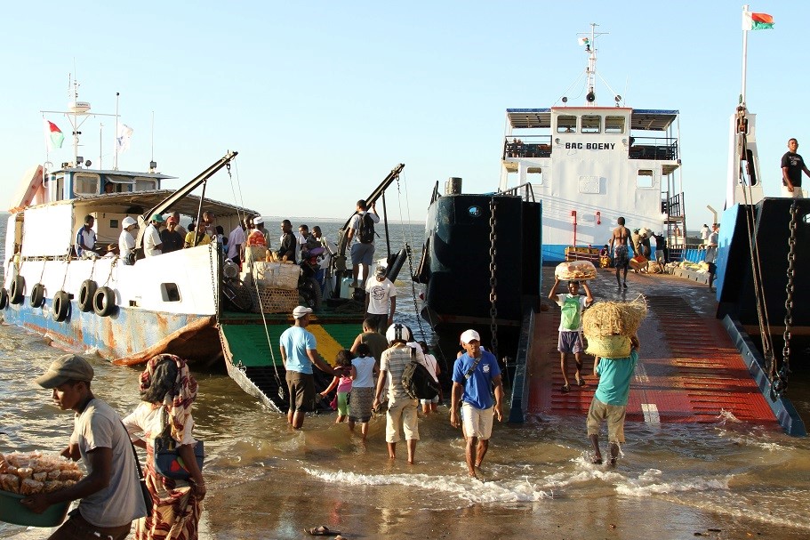 58 Embarquement  sur le canal du Mozambique.jpg
