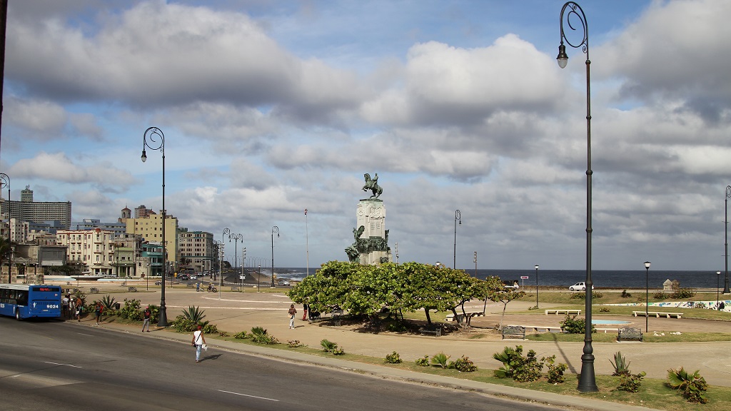 13 Parque Antonio Maceo sur le Malecon.jpg