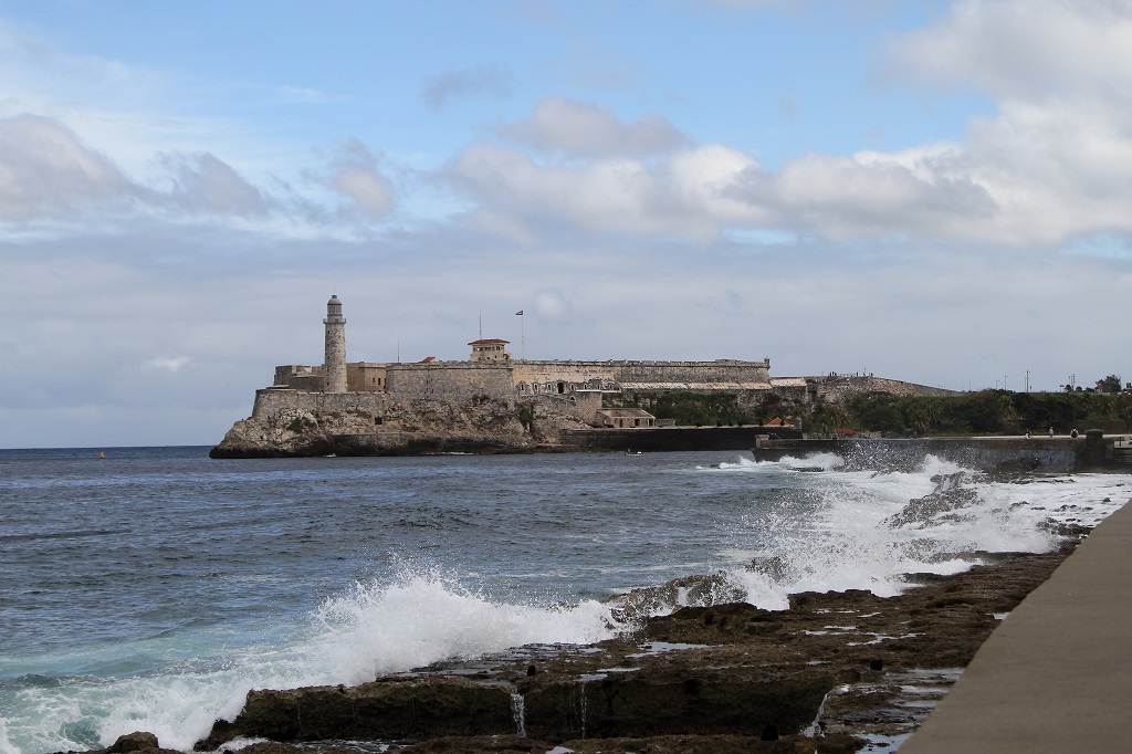 14 Malecon et Castillo de Los tres reyes del Morro.jpg