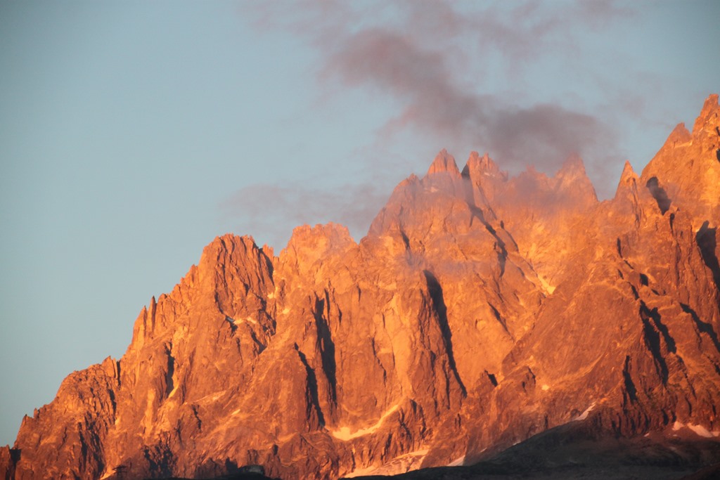 Les aiguilles de Chamonix s'illuminent.JPG