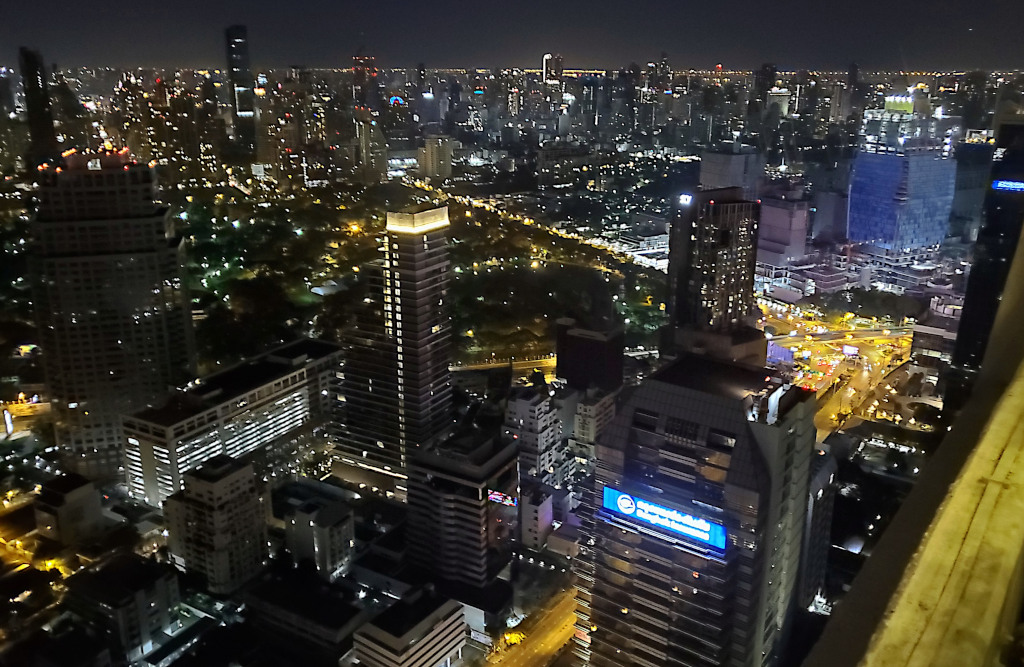 250-Banyan tree roof top -Bangkok.jpg